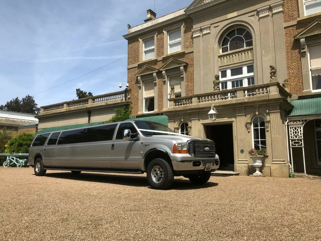 Bicester Ford Excursion Limo service